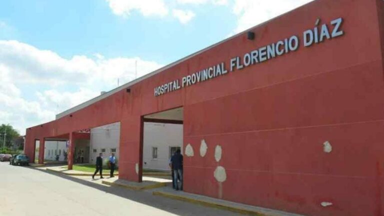 Un ladrón asaltó a una joven y le pegó ladrillazo en el rostro