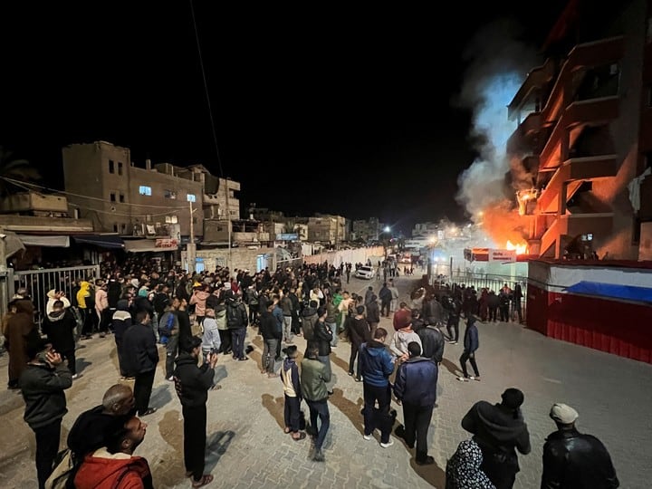 Un periodista captó en vivo el bombardeo de Israel a un hospital en Gaza