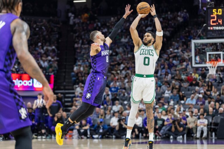 Jayson Tatum se lesiona en la victoria de los Celtics 113-95 sobre Kings