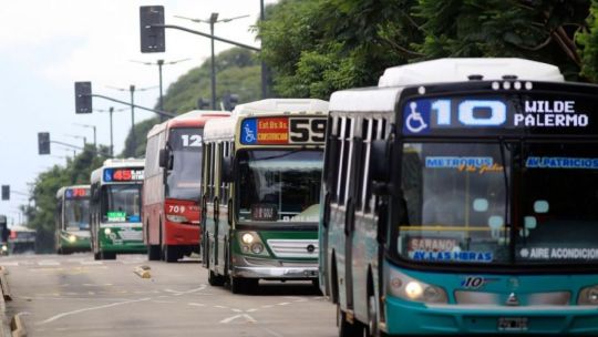 El Gobierno intenta frenar el paro de colectivos anunciado para el viernes 28 de marzo