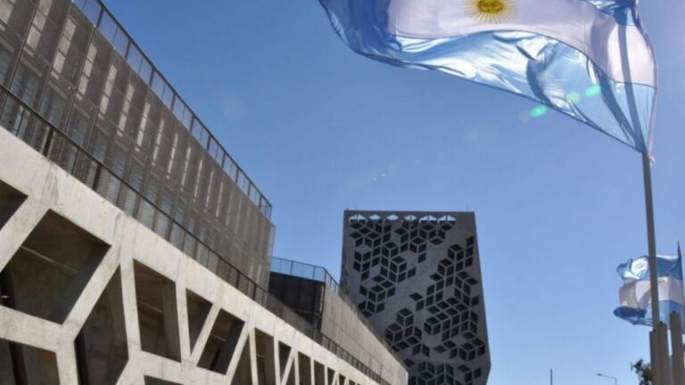 El lunes 31 cobran los jubilados y comienza el cronograma de pagos a los activos provinciales
