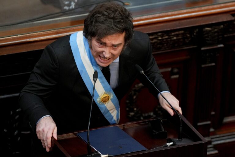 Milei volvió a despegarse del caso $Libra y en Diputados buscan neutralizar la ofensiva opositora