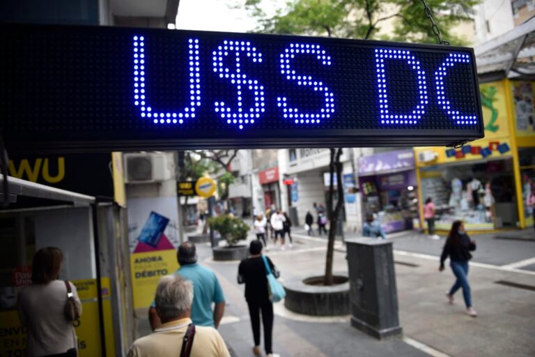 Dólar blue hoy: tras los aranceles que anunció Trump, a cuánto cotiza este jueves 3 de abril