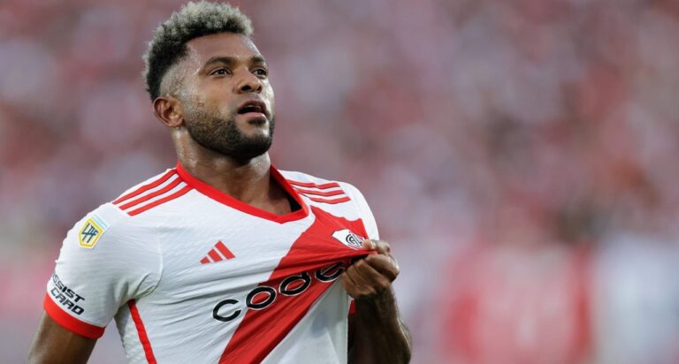 River busca acercarse al líder Independiente en su visita a Sarmiento de Junín
