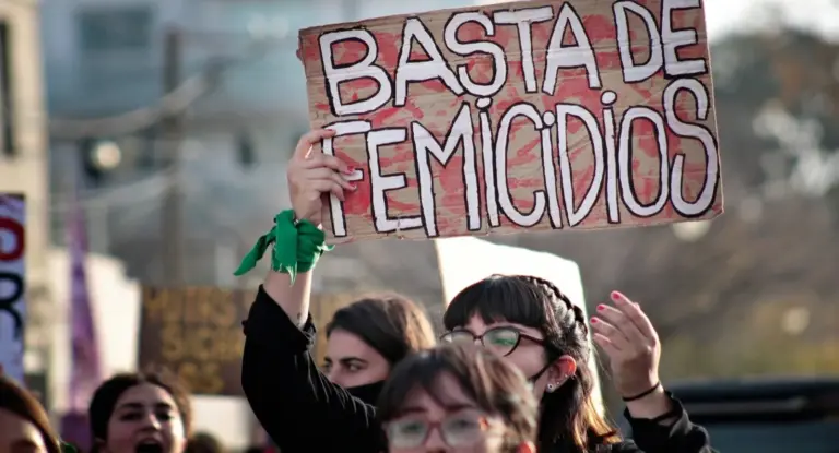 Investigan un presunto femicidio en barrio Pueyrredón: detuvieron al hijo de la víctima