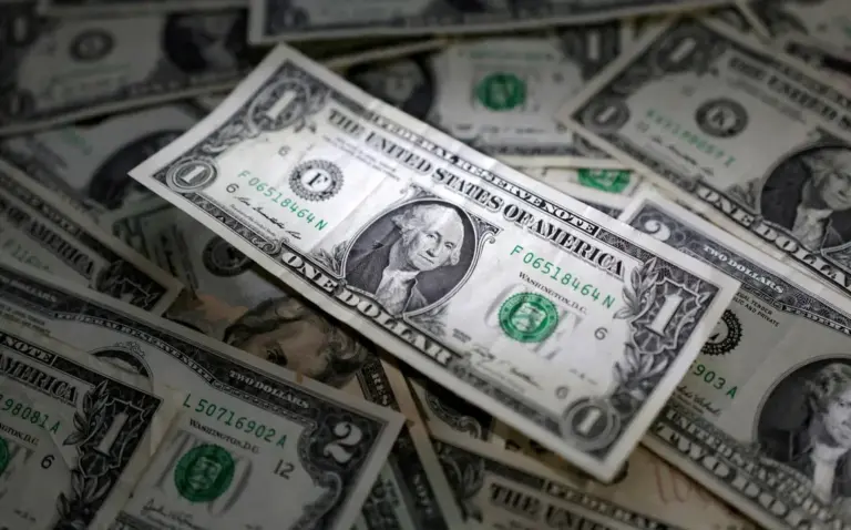 En el cierre de la primera jornada sin cepo, el dólar saltó a $1230