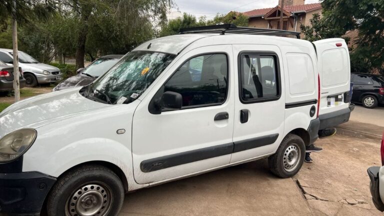 Atraparon a un joven que conducía un vehículo robado