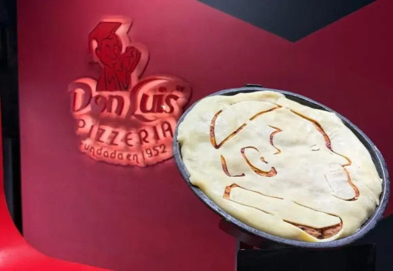 La histórica pizzería Don Luis creó una pizza en homenaje al papa Francisco para despedirlo