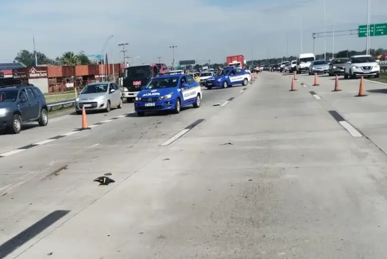 Córdoba: un motociclista murió al estrellarse contra un camión en Circunvalación