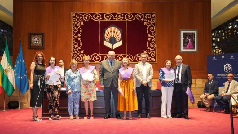 Casi 300 alumnos se gradúan del Centro Intergeneracional de la Universidad de Córdoba