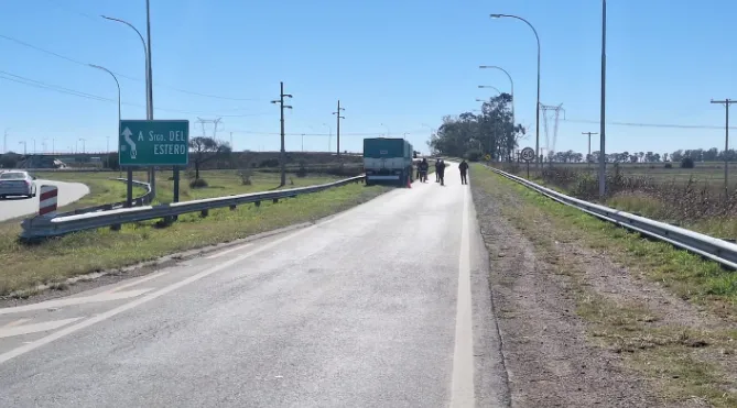 Accidente fatal: un camión atropelló a un motociclista que se incorporaba a la ruta
