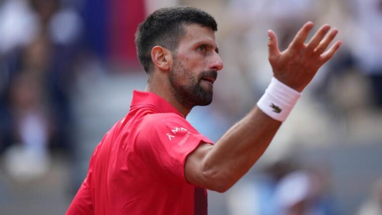 Djokovic también se hace centenario en París