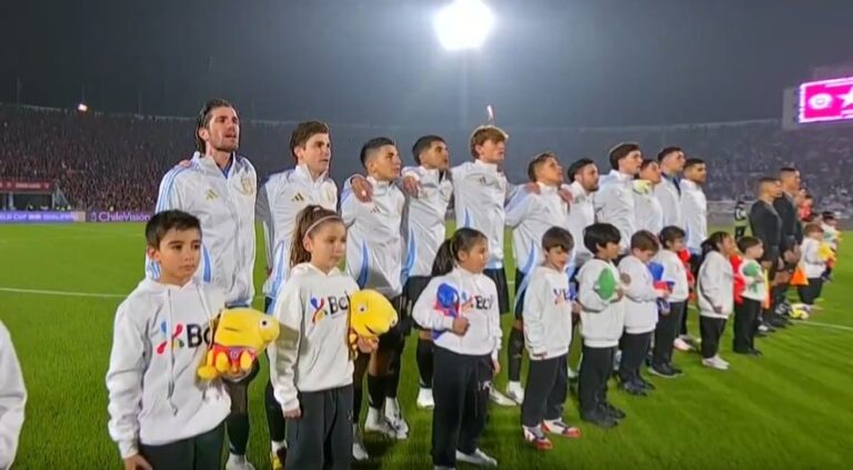 En Chile, silbaron el himno argentino mientras cantaban los jugadores de la selección