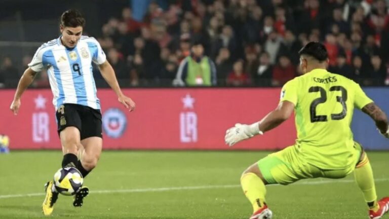 Argentina venció a Chile, que se aleja del Mundial