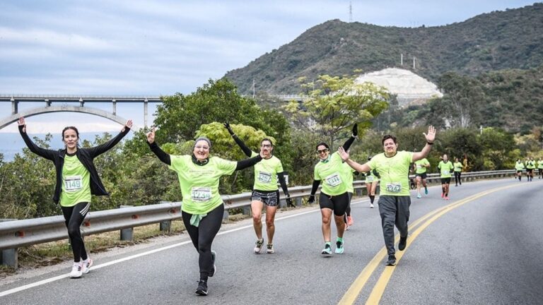 Se corre la Maratón Vuelta al Lago y hay cortes de tránsito hacia el Dique San Roque