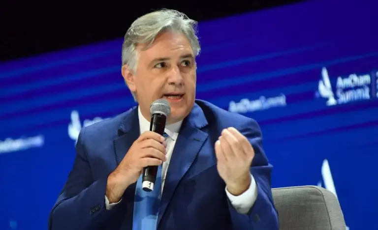 Llaryora salió a defender al INTA ante la inminente llegada de la motosierra de Milei