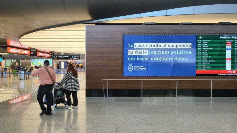 Fuerte mensaje del Gobierno: apuntó a la «casta sindical» por la cancelación de vuelos