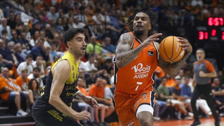 Un gran Valencia pone el 1-0 en las semifinales ante Tenerife