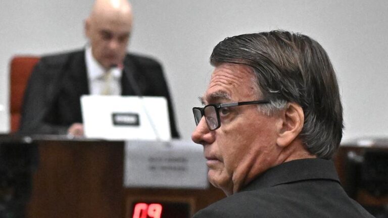 Bolsonaro niega participación en un golpe y dice que siempre actuó dentro de la Constitución