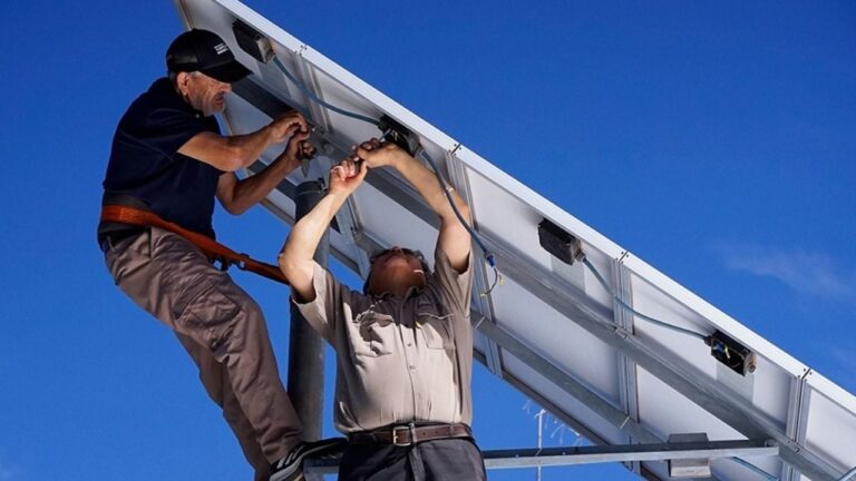 Más de 90 escuelas rurales cuentan con equipos de energías renovables