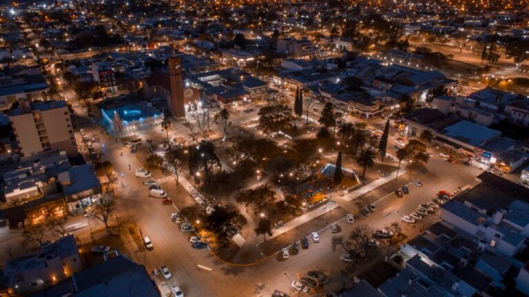 Tragedia: Un recolector de basura cayó de un camión y murió aplastado
