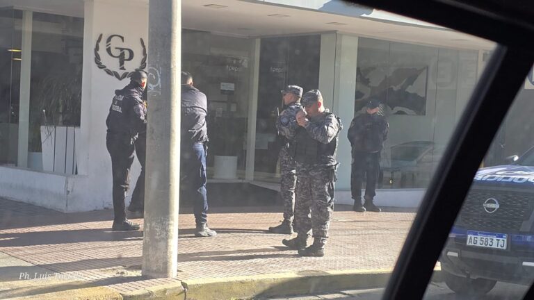 Ahora: Fuerte operativo en el centro tras un intento de robo a un local de comidas rápidas