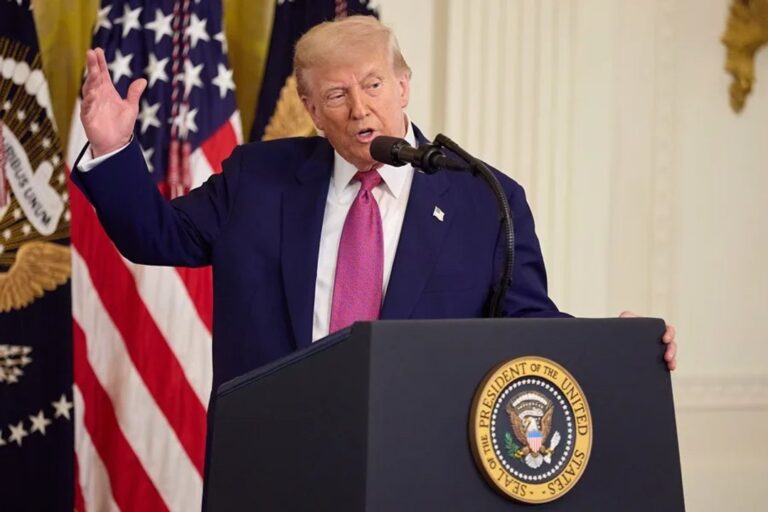 Trump reconoce que su política migratoria afecta a los agricultores y anuncia «cambios»