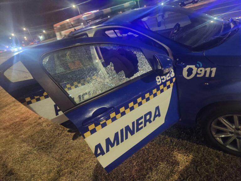 Atacaron a pedradas a policías de la Caminera en Córdoba