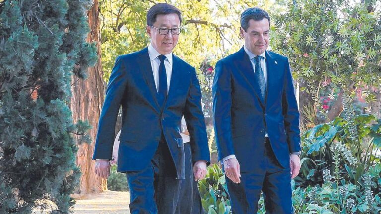 Juanma Moreno pone alfombra roja a China: Andalucía, «un sitio inmejorable»