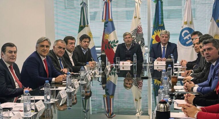Martín Llaryora participa de la cumbre de gobernadores en Buenos Aires