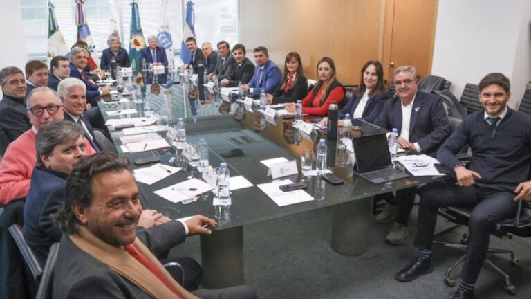 El Gobierno nacional negocia con los gobernadores la distribución de fondos