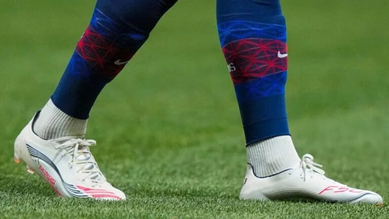 La puja por los botines de Désiré Doué: Quién se quedará con la joven estrella del PSG?