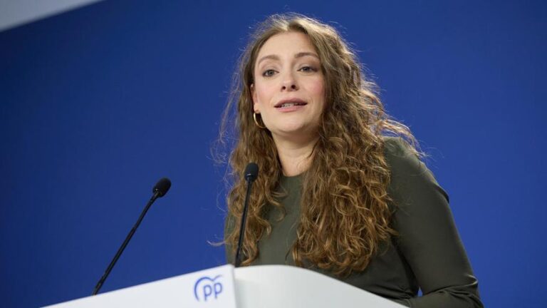 Ester Muñoz, una «currante» del ala dura del PP para dirigir el grupo parlamentario en el Congreso