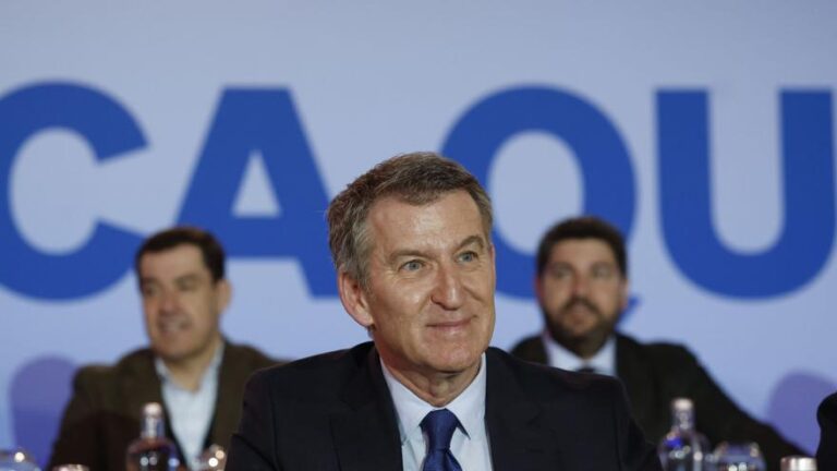 Las ponencias evitan los temas espinosos y endurecen el ideario del PP