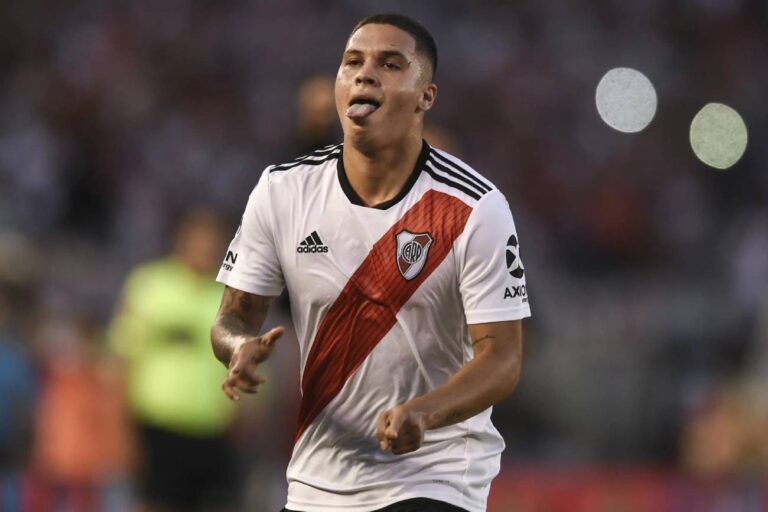 River busca cerrar la vuelta de Juanfer Quintero: ya le hizo una oferta contractual