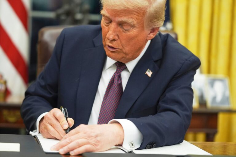 Trump anuncia tarifas de 30% para México y la Unión Europea, dos de sus mayores socios comerciales