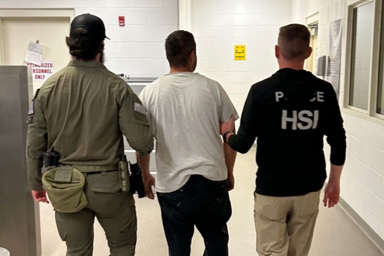 El Uscis se une al ICE para arrestar a uno de los 100 más buscados de El Salvador