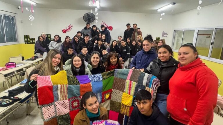 La campaña Tejido Solidario entregó mantas en salas cuna y comedores