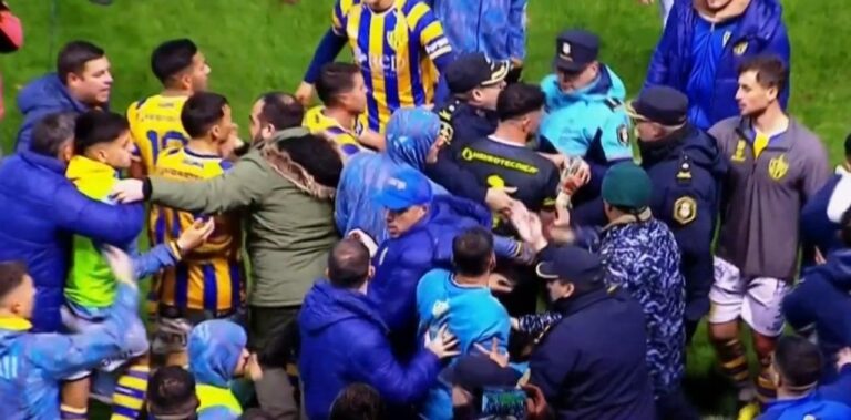 Escándalo en el ascenso: Quilmes venció a Atlanta y terminaron a las piñas