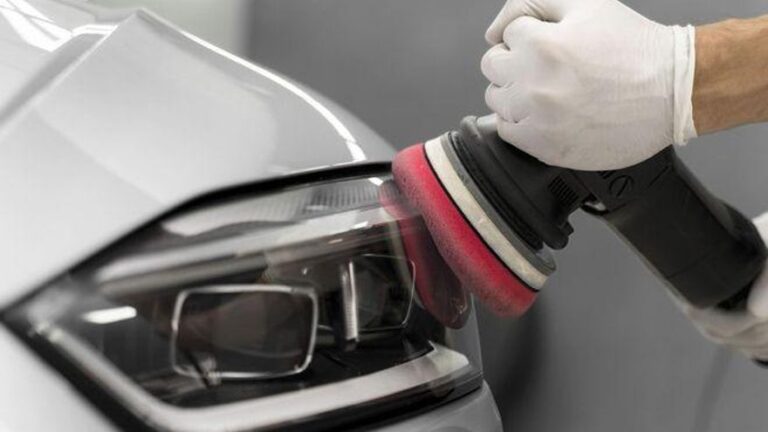 Cómo pulir los faros del coche para que queden como nuevos