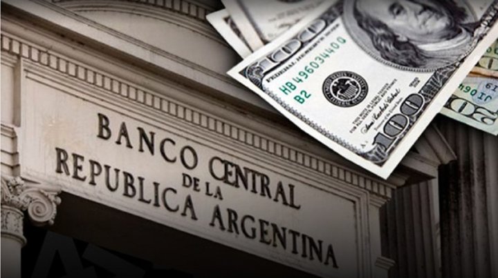 Milei y Caputo rescatados por el Fondo: llegó el desembolso de U$S 2.000 millones