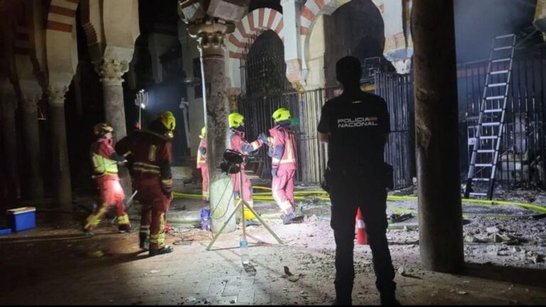 La Mezquita-Catedral de Córdoba abrirá sus puertas este sábado con normalidad tras el incendio en una de sus capillas