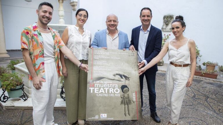 El Patio de Armas del Castillo de Castro del Río acoge la 24 edición de la Muestra de Teatro