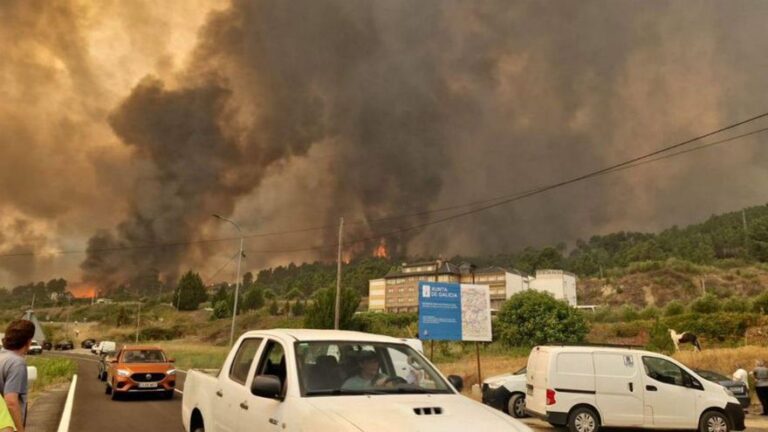 Arden casas, una fábrica y un punto limpio y desalojan un geriátrico en la comarca ourensana de Valdeorras
