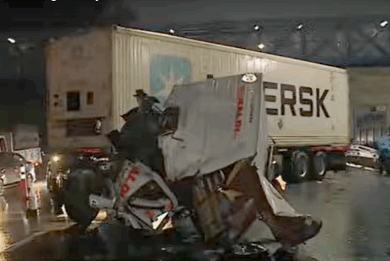 Lluvias y calzada resbaladiza en la Ciudad: caos de tránsito y demoras por múltiplesaccidentes