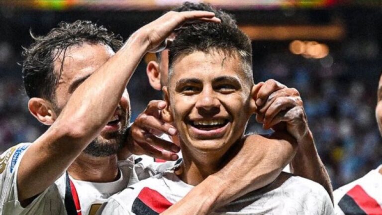 El Diablito Echeverri deja Manchester City a préstamo: dónde seguirá su carrera