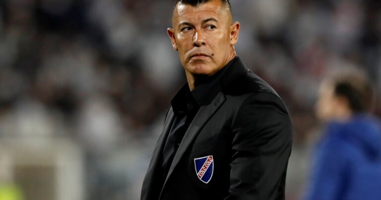 Los tres argentinos que suenan en Colo Colo para reemplazar a Jorge Almirón