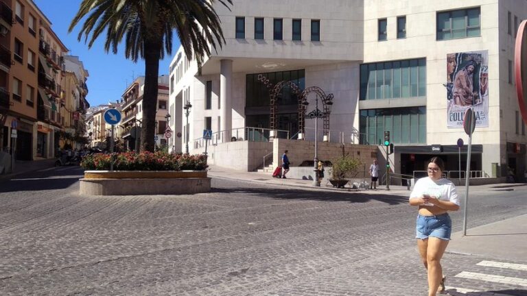 Dos plantas del Edificio Palenque de Priego albergarán las sedes de la Cátedra Intergeneracional y la Escuela de Adultos