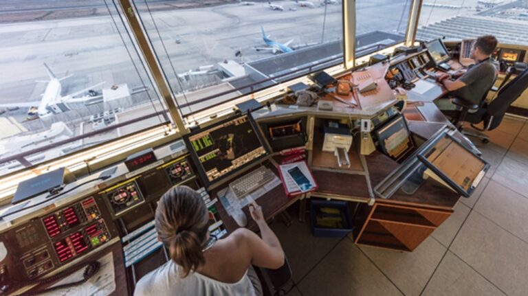 Conflicto en aeropuertos: medidas de fuerza afectarán vuelos desde el viernes