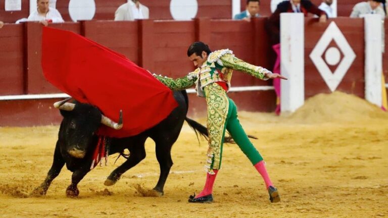 Tres orejas para Emilio de Justo y una para Fortes en el cierre de Málaga